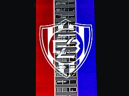 Nov� p�edstavené logo fotbalové Zbrojovky promítl klub v noci na vybrané...