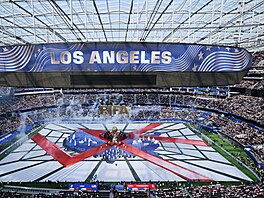 Zahajovací ceremoniál v Los Angeles p�ed zápasem domácích USA s Paraguayí. (13....
