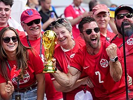Zahajovací ceremoniál v Kanad�. Druhý hrací den. Kanada vstoupí do domácího...