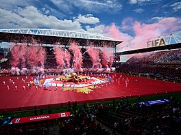 Zahajovací ceremoniál v Kanad�. Druhý hrací den. Kanada vstoupíla do domácího...