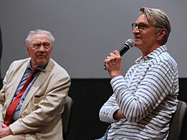 Petr Kostka (vlevo) a Jan Sv�rák na promítání filmu P�t �vestek v Semilech (10....