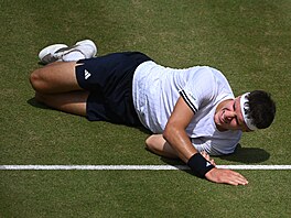 Jakub Men�ík v prvním kole turnaje v Queen's Clubu.