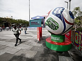 Policista dohlí�í na FIFA Fan Fest v Guadalajar�.