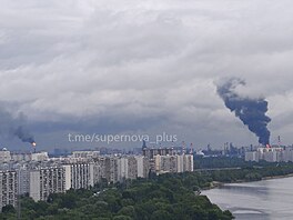 Ukrajinské drony zasáhly rafinerii v Moskv�. (16. �ervna 2026)