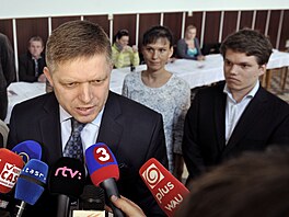 Slovenský premiér Robert Fico s man�elkou Svetlanou a synem Michalem (29....