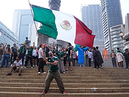 Oslavy v ulicích Mexico City po zápase domácích fotbalist� nad Jihoafrickou...