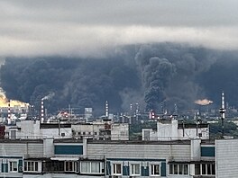 Ukrajinské drony zasáhly rafinerii v Moskv�. (18. �ervna 2026)