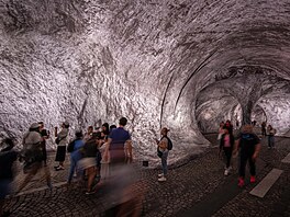 Tato monumentální instalace je dílem francouzského um�lce a fotografa známého...