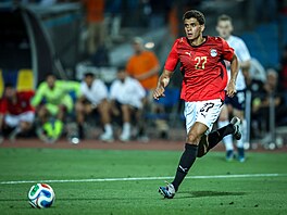 Hamza Abdelkarim (1. ledna 2008) hraje jako úto�ník za klub Barcelona...