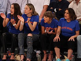 Herci Christine Taylorová a Ben Stiller, hudebnice Alana Haimová, Este Haimová...
