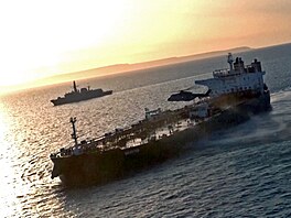 Britové se v Laman�ském pr�livu zmocnili tankeru z ruské stínové flotily (14....