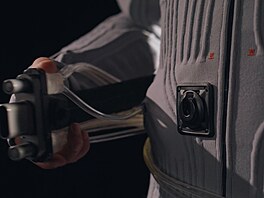 Skafandr pro astronauty mise Artemis IV