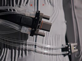 Skafandr pro astronauty mise Artemis IV