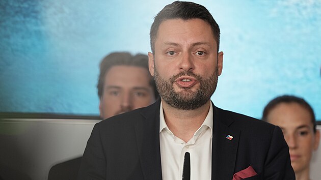 L�dr ANO na prim�tora Ond�ej Prokop na tiskov� konferenci ke kauze byt�. (19. �ervna 2026)