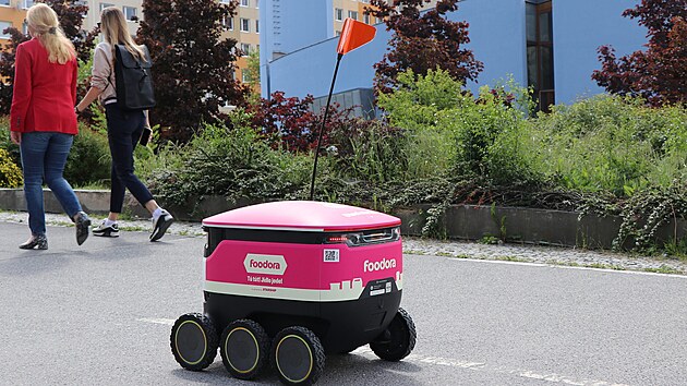 Doru�ovací roboti foodora na Praze 13. (�erven 2026)