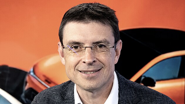 Hosty po�adu Rozst�el, kter� se v�nuje t�matu rostouc�ho vlivu ��nsk�ch automobilek na evropsk�m trhu, jsou Petr Knap (uprost�ed), expert na automobilov� pr�mysl ze spole�nosti EY, a Franti�ek Dvo��k (vlevo), vedouc� motoristick� rubriky iDNES.cz.