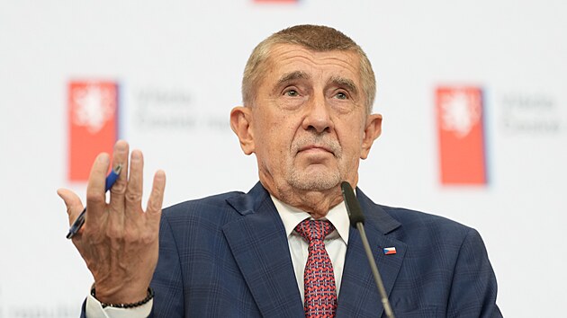 Po jedn�n� vl�dy, kter� odsouhlasila zru�en� poplatk� pro �eskou televizi a Rozhlas, prob�hla tiskov� konference. Na sn�mku premi�r Andrej Babi�. (15. �ervna 2026)