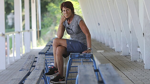 Dodnes se Jarmila Kratochv�lov� v�nuje na atletick�m stadionu v ��slavi v�chov�...