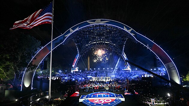 Americk� prezident Donald Trump po��d� turnaj UFC Freedom 250 v B�l�m dom� ve Washingtonu. (14. �ervna 2026)