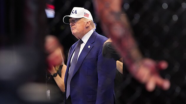 Americk� prezident Donald Trump po��d� turnaj UFC Freedom 250 v B�l�m dom� ve Washingtonu. (15. �ervna 2026)
