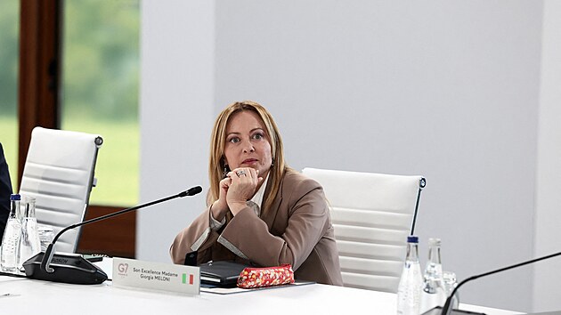 Italsk� premi�rka Giorgia Meloniov� se ��astn� pracovn�ho zased�n� s l�dry G7. (17. �ervna 2026)
