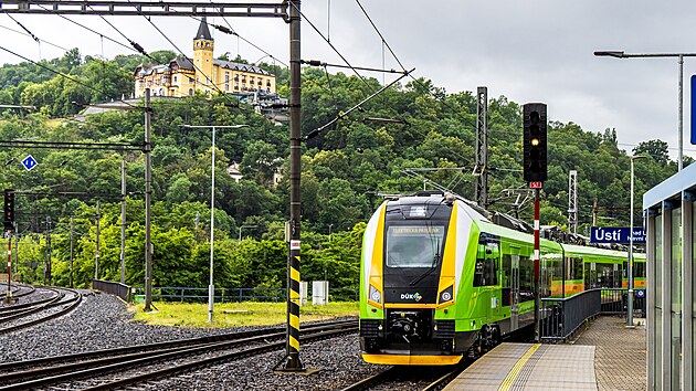 P�edstaven� nov�ch elektrick�ch jednotek, kter� budou od prosince 2026 zaji��ovat provoz na hlavn�ch elektrifikovan�ch trat�ch v �steck�m kraji. (12. �ervna 2026)