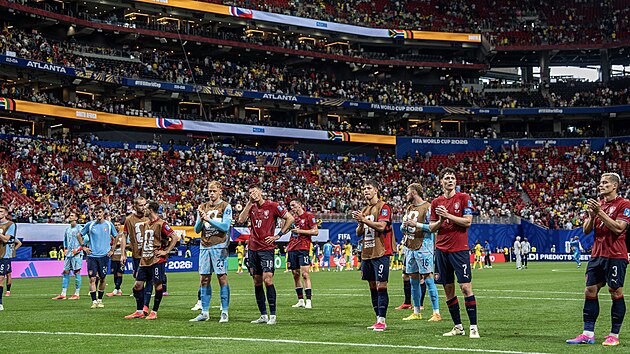 Zklaman� �e�t� fotbalist� po ztr�t� bod� s Jihoafrickou republikou.