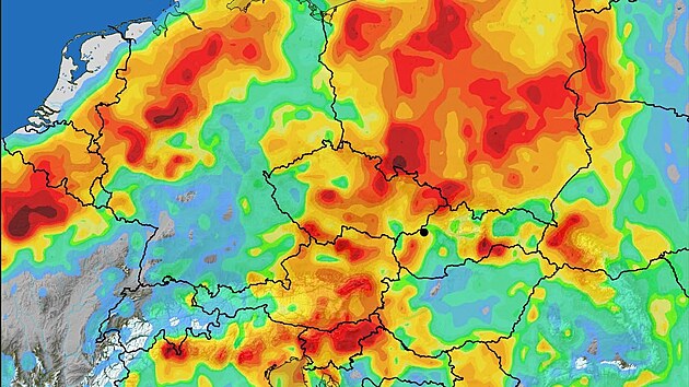 Tropický víkend přinese až 35 stupňů. Kde hrozí bouřky a dusno?