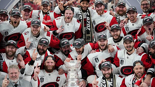 Carolina se raduje ze zisku Stanley Cupu.