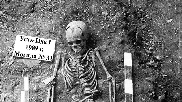 V�dci objevili u sibi�sk�ho jezera Bajkal dosud nejstar�� zn�m� stopy moru. Anal�za DNA z prav�k�ch kostern�ch poz�statk� uk�zala, �e epidemie p�ed 5500 lety postihovala zejm�na d�ti a dosp�vaj�c�.