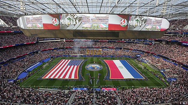 Zahajovací ceremoniál v Los Angeles p�ed zápasem domácích USA s Paraguayí. (13....