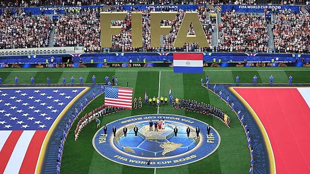 Zahajovací ceremoniál v Los Angeles p�ed zápasem domácích USA s Paraguayí. (13....