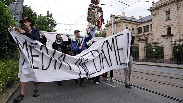 Studentsk� iniciativy M�dia ned�me! a Stoj�me za kulturou! napl�novaly dal�� protestn� pochod na podporu ve�ejnopr�vn�ch m�di�. (15. �ervna 2026)