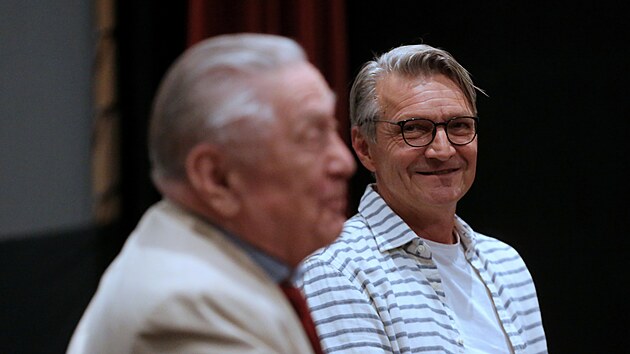 Petr Kostka (vlevo) a Jan Sv�rák na promítání filmu P�t �vestek v Semilech (10....