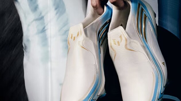 Adidas nab�z� k p��le�itosti MS ve fotbale 2026 speci�ln� kolekci s Messiho kopa�kami. | Zdroj: adidas.cz