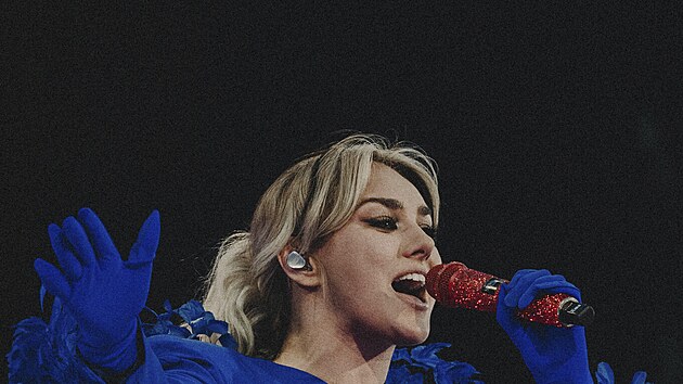Ewa Farna na prvn�m ze t�� koncert� v Edenu. (13. �ervna 2026)