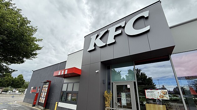Fastfoodov� �et�zec KFC o v�kendu musel zav��t n�kter� sv� prodejny v �esku. Na sn�mku pobo�ka v Liberci. (14. �ervna 2026)