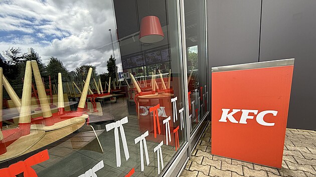 Fastfoodov� �et�zec KFC o v�kendu musel zav��t n�kter� sv� prodejny v �esku. Na sn�mku pobo�ka v Liberci. (14. �ervna 2026)