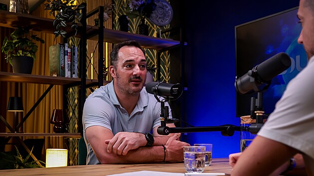 Ale� Kotalík (vlevo) v podcastu s Pavlem Kortusem. (�erven 2026)