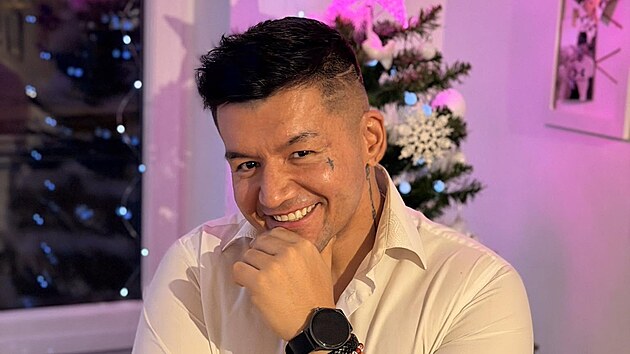 Hlavní ve�erní �as p�i oslavách ��áru ovládne show zp�váka Raega.