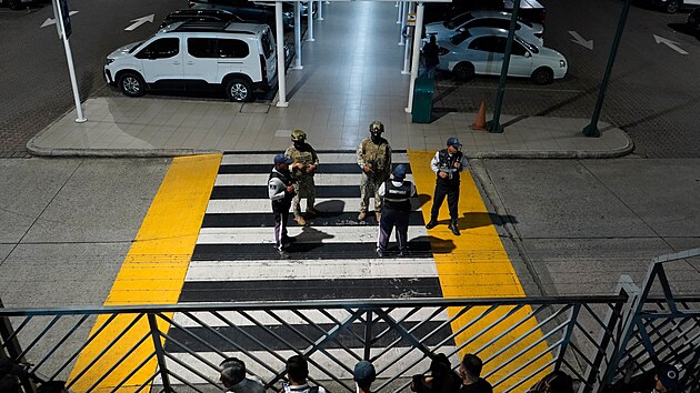 Na leti�ti v ekv�dorsk�m m�st� Guayaquil zast�elili ve st�edu Carlose Su�steguia, v�dce zlo�ineck�ho gangu Las �guilas. (17. �ervna 2026)
