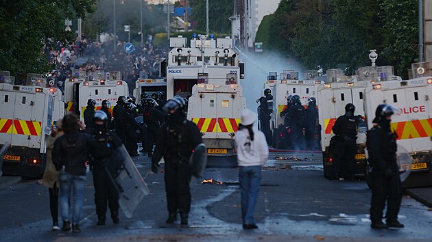 V Severn�m Irsku pokra�ovaly nepokoje vyvolan� �tokem v Belfastu. (10. �ervna 2026)