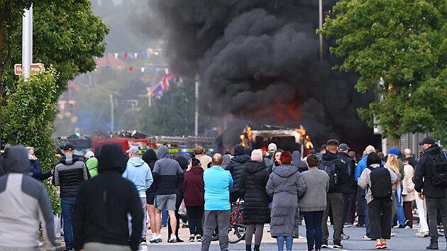 V Severn�m Irsku pokra�ovaly nepokoje vyvolan� �tokem v Belfastu. (9. �ervna 2026)