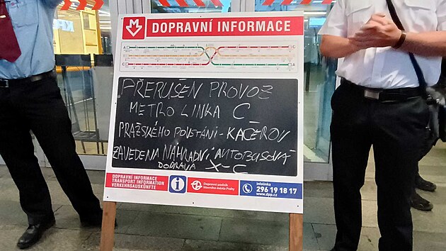 Ve stanici metra Bud�jovick� zasahuje policie. (10. �ervna 2026)