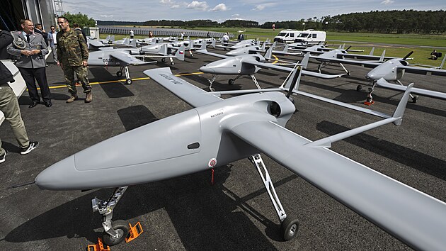 �esk� v�robce bezpilotn�ch letadel Primoco UAV otev�el na leti�ti u P�sku st�edisko profesion�ln�ch pilot� dron�. (16. �ervna 2026)