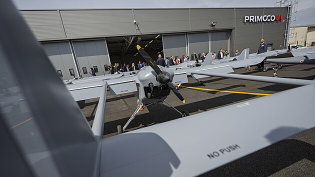 �esk� v�robce bezpilotn�ch letadel Primoco UAV otev�el na leti�ti u P�sku st�edisko profesion�ln�ch pilot� dron�. (16. �ervna 2026)