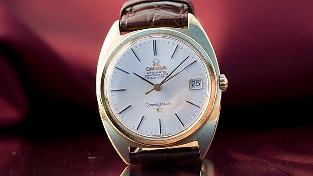 Náramkové hodinky Omega constelation (18k zlato)  koupil jediný zájemce za 85...