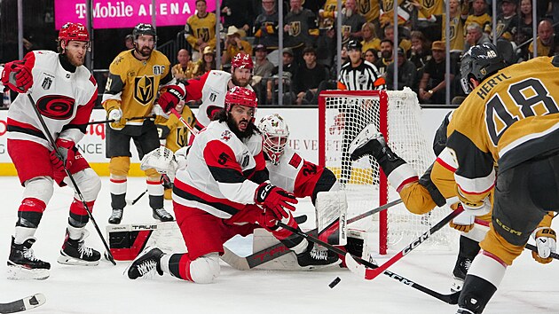 Vegas hokey oyuncuları NHL finalini kaybettikten sonra üzgün, Hertl ise zayıf bir oyuncu
