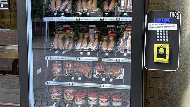Zaplatit sv�j n�kup lze pouze kartou, ov�em k dispozici je automat nep�etr�it�. (17. �ervna 2026)