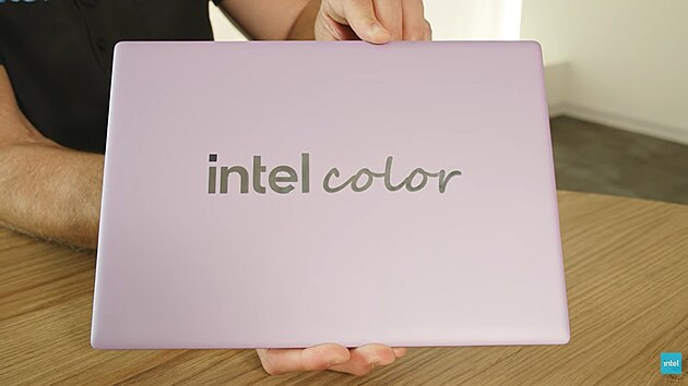 Horn� ��st notebooku Intel p�ipraven�ho v r�mci  projektu Firefly.